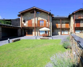 Casa de piedra y madera vistas a montañas y prado Bellver De Cerdanya